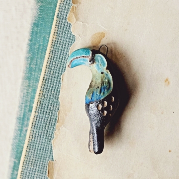 Toucan pendant 