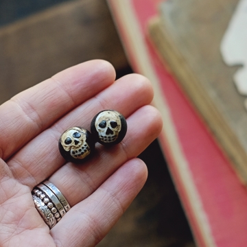 skull sgraffito beads 