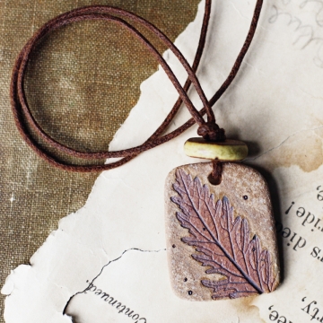Simplicity- handmade ceramic leaf necklace 